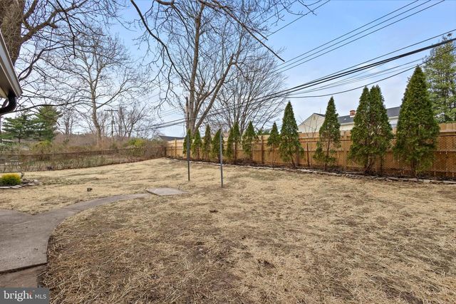 12 Manor Ln N, Yardley, PA 19067