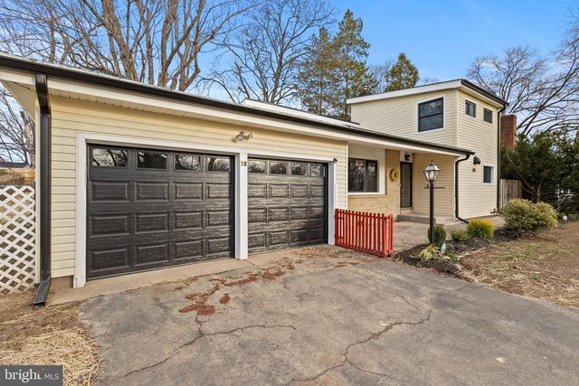 12 Manor Ln N, Yardley, PA 19067