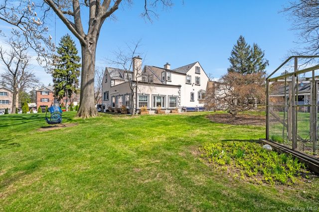 191 Dunwoodie Street, Yonkers, NY 10704