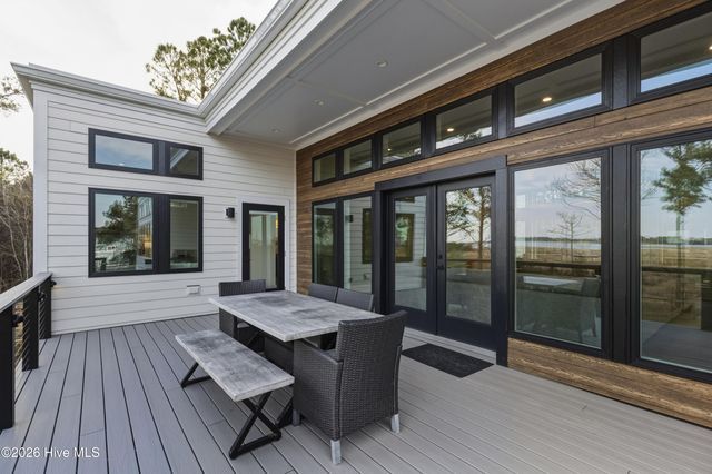 135 Heron Cove Road, Hampstead, NC 28443