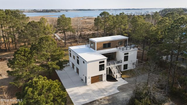 135 Heron Cove Road, Hampstead, NC 28443