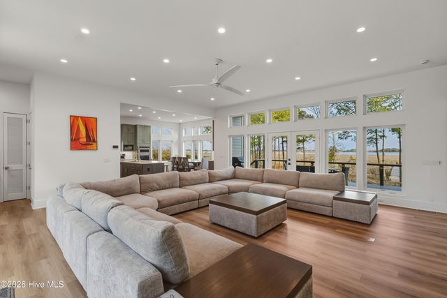 135 Heron Cove Road, Hampstead, NC 28443