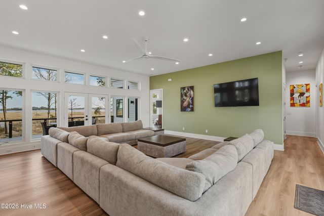 135 Heron Cove Road, Hampstead, NC 28443