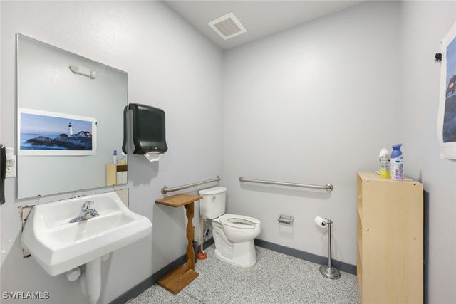 326 SW 2nd TER, Cape Coral, FL 33991