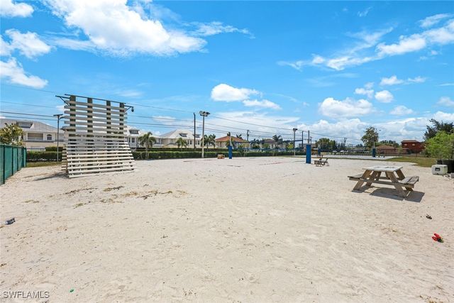 326 SW 2nd TER, Cape Coral, FL 33991