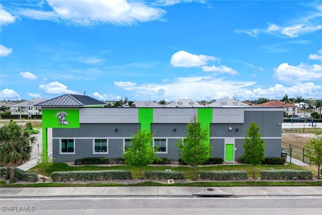 326 SW 2nd TER, Cape Coral, FL 33991