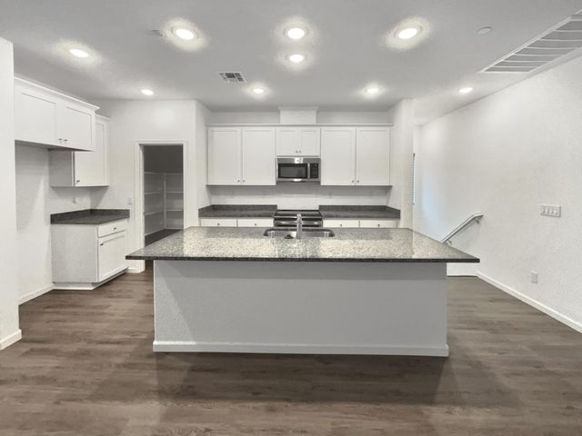 12153 Alamosa Dr, Rancho Cordova, CA 95742