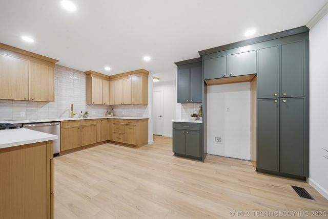 3525 S Urbana Avenue, Tulsa, OK 74135
