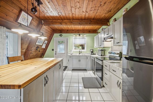 1098 Kings Landing Road, Hampstead, NC 28443