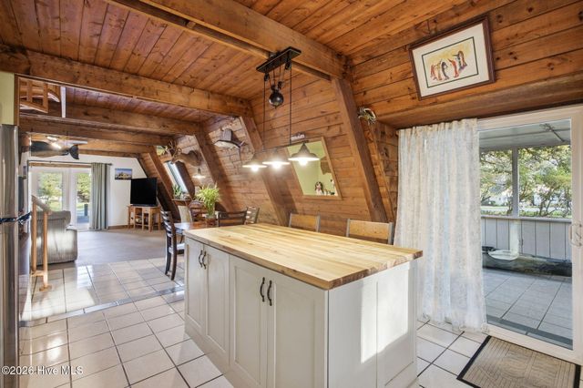 1098 Kings Landing Road, Hampstead, NC 28443