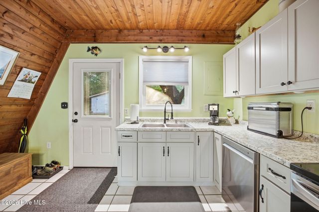 1098 Kings Landing Road, Hampstead, NC 28443