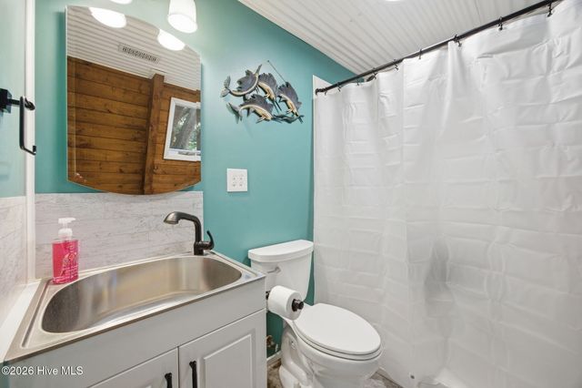 1098 Kings Landing Road, Hampstead, NC 28443