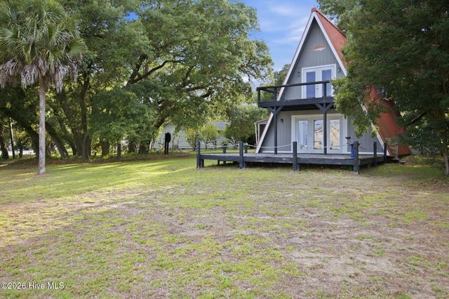 1098 Kings Landing Road, Hampstead, NC 28443