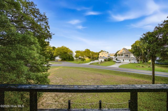 1098 Kings Landing Road, Hampstead, NC 28443