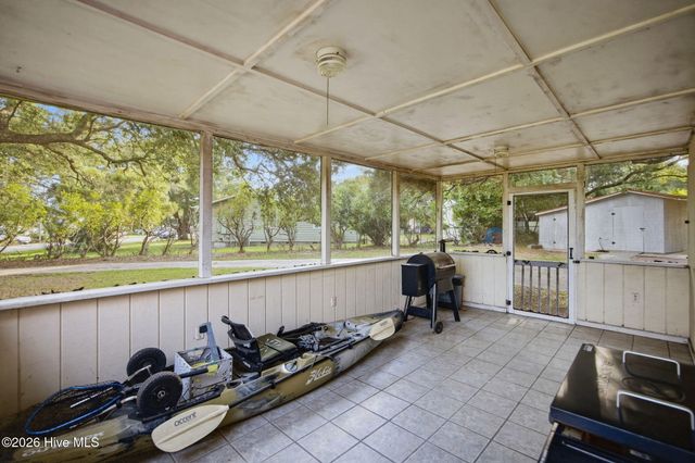 1098 Kings Landing Road, Hampstead, NC 28443