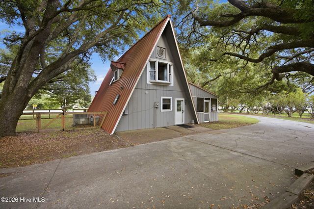1098 Kings Landing Road, Hampstead, NC 28443