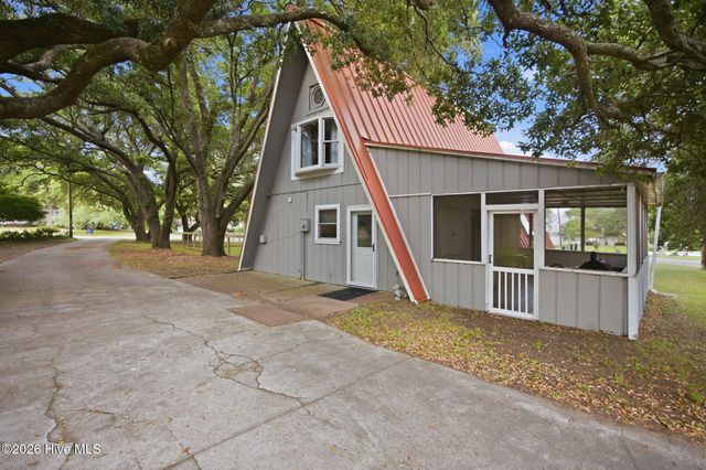 1098 Kings Landing Road, Hampstead, NC 28443