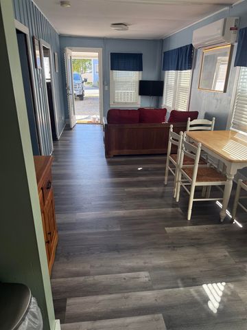 7 Dover Avenue, Hampton, NH 01830