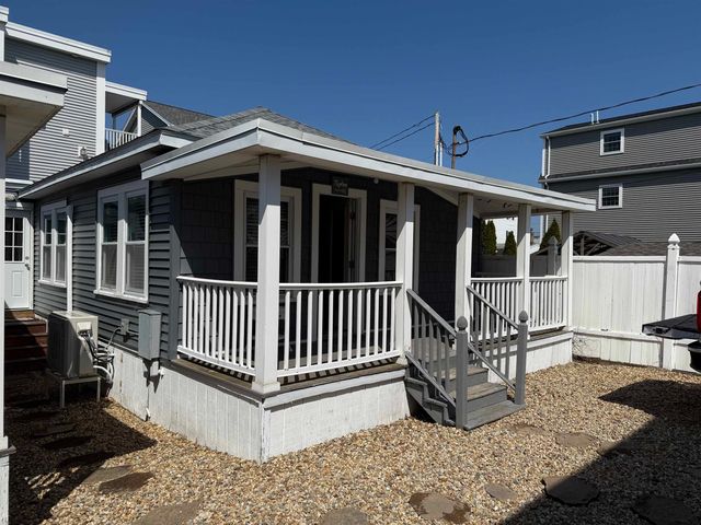 7 Dover Avenue, Hampton, NH 01830