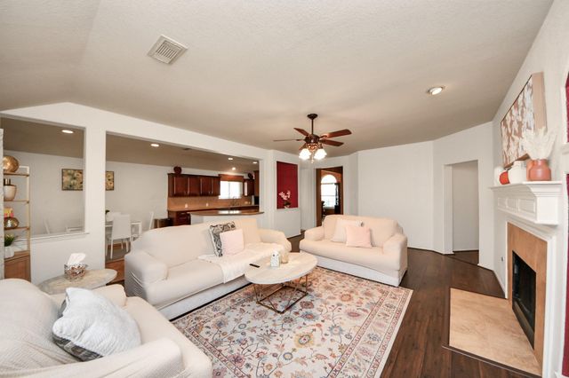 8714 Seven Pines Lane, Houston, TX 77083