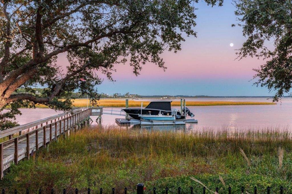 Image 13 of property listing at 428 Ralston Creek Street, Daniel Island, SC 29492