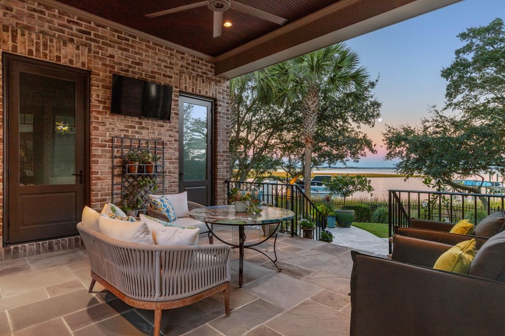 Image 15 of property listing at 428 Ralston Creek Street, Daniel Island, SC 29492