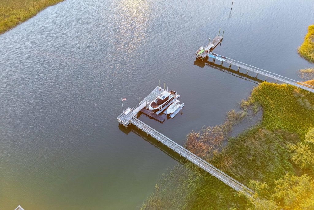 Image 8 of property listing at 428 Ralston Creek Street, Daniel Island, SC 29492