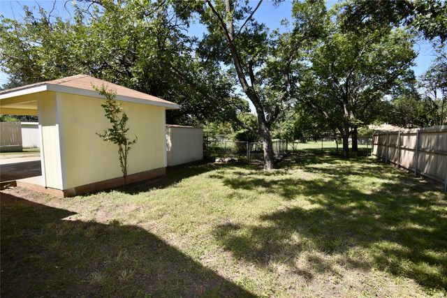 1204 Peach Street, Brady, TX 76825