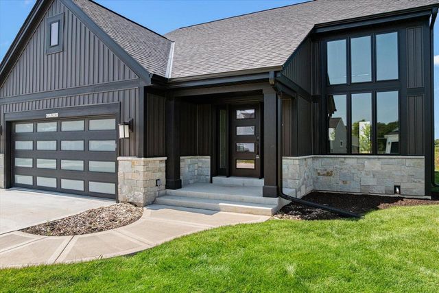 W251N2385 Valleyview CIRCLE, Pewaukee, WI 53072