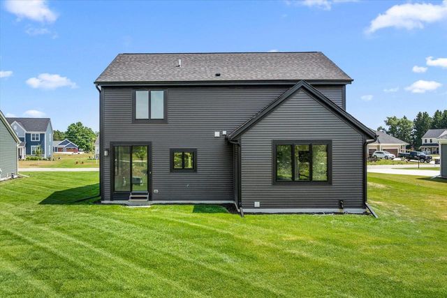 W251N2385 Valleyview CIRCLE, Pewaukee, WI 53072