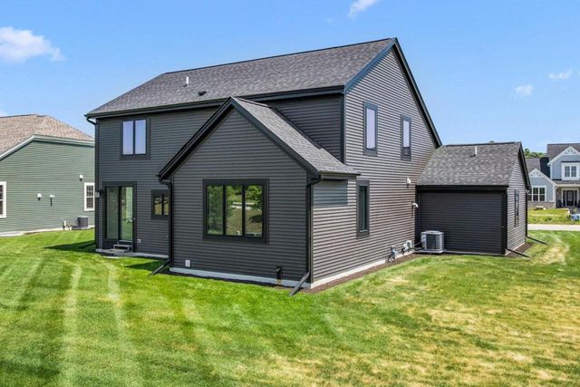W251N2385 Valleyview CIRCLE, Pewaukee, WI 53072