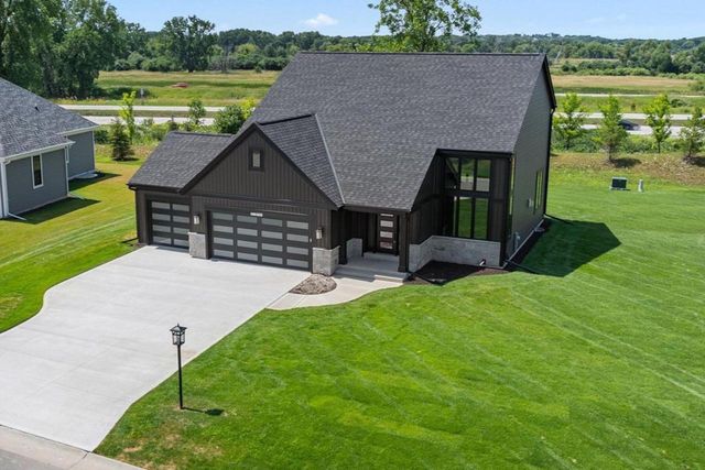 W251N2385 Valleyview CIRCLE, Pewaukee, WI 53072