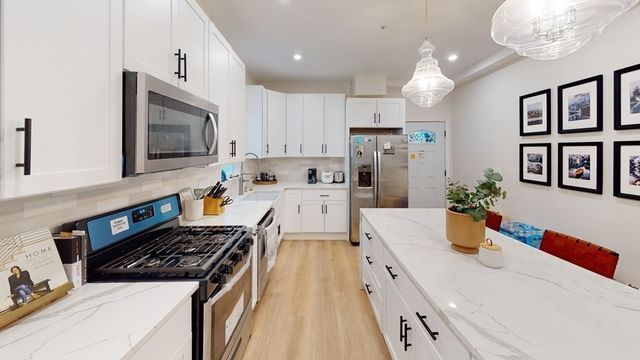 12 York St, Boston, MA 02121
