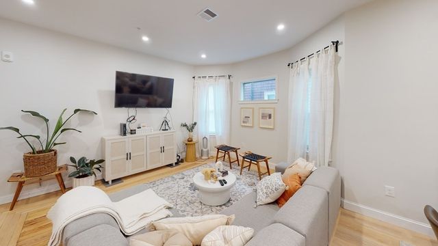 12 York St, Boston, MA 02121