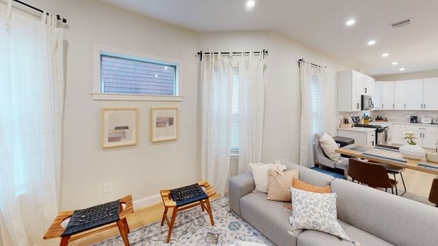 12 York St, Boston, MA 02121