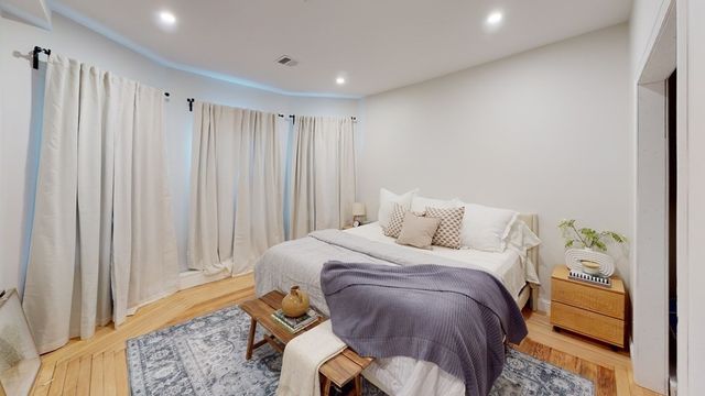 12 York St, Boston, MA 02121