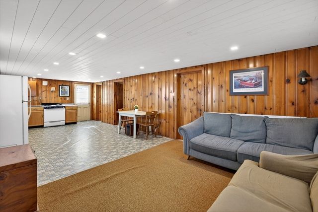 4 Freeman Avenue, Sandwich, MA 02563