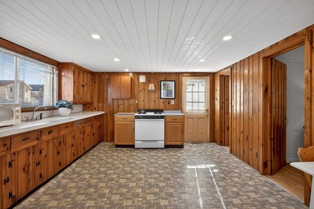 4 Freeman Avenue, Sandwich, MA 02563