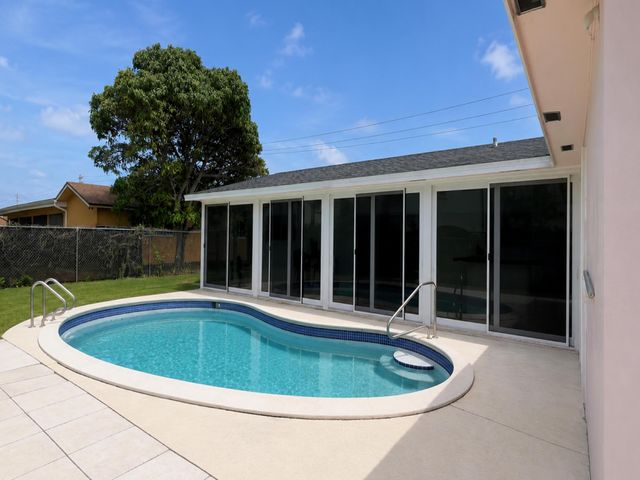 3521 NW 29th Street, Lauderdale Lakes, FL 33311