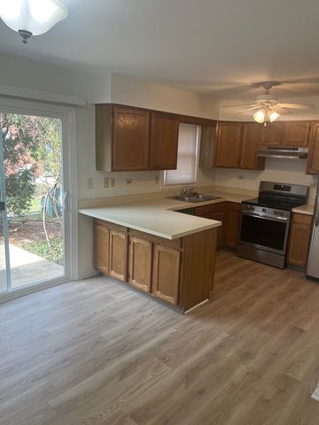 2122 Rugen Road C, Glenview, IL 60026