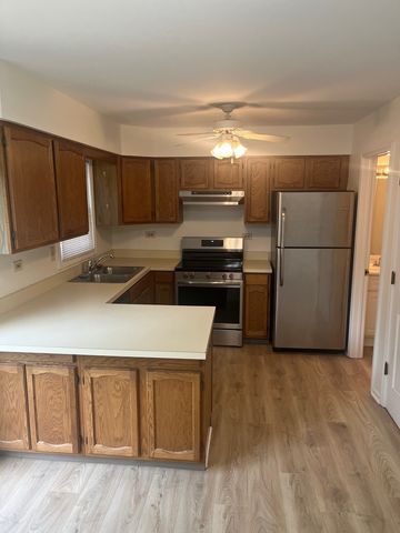 2122 Rugen Road C, Glenview, IL 60026