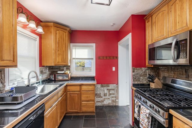 1022 Division Street, Mishawaka, IN 46545