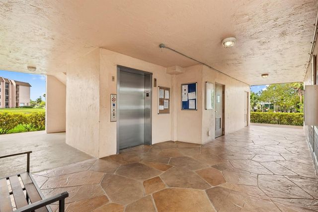 10442 Sunrise Lakes Boulevard 111, Sunrise, FL 33322
