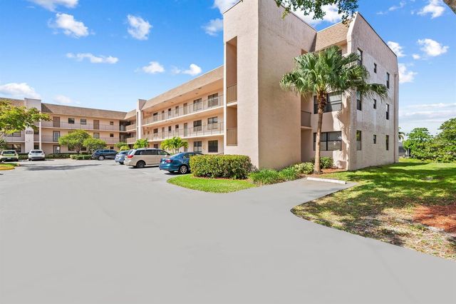 10442 Sunrise Lakes Boulevard 111, Sunrise, FL 33322