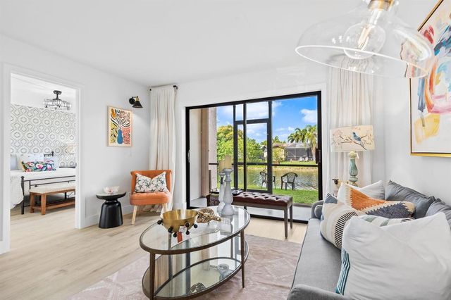10442 Sunrise Lakes Boulevard 111, Sunrise, FL 33322
