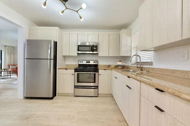 10442 Sunrise Lakes Boulevard 111, Sunrise, FL 33322