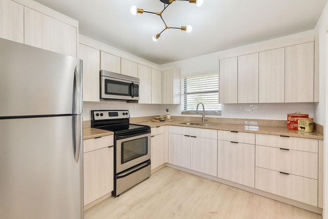 10442 Sunrise Lakes Boulevard 111, Sunrise, FL 33322