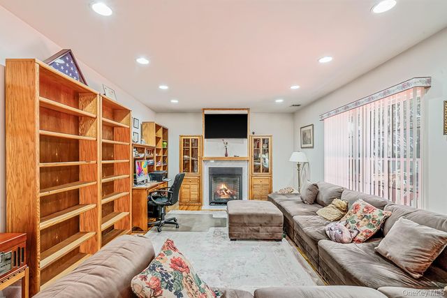 22 Jerusalem Hollow Road, Manorville, NY 11949