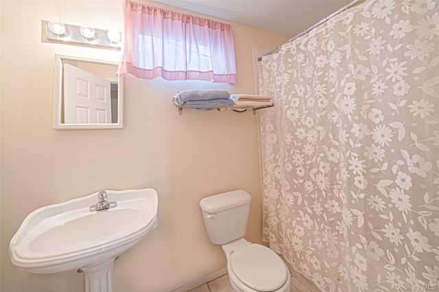22 Jerusalem Hollow Road, Manorville, NY 11949
