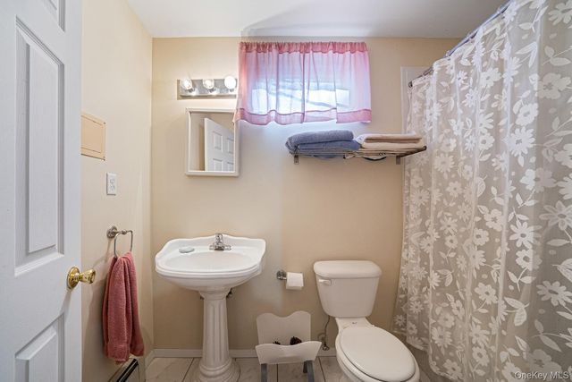 22 Jerusalem Hollow Road, Manorville, NY 11949